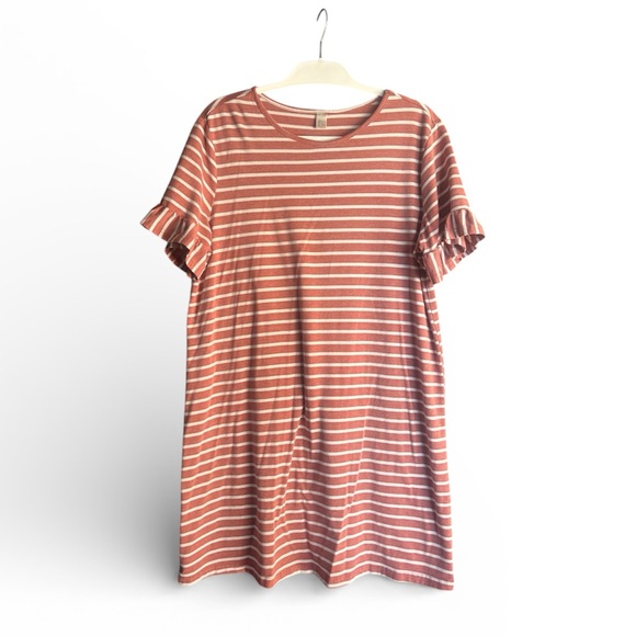 H&M Dresses & Skirts - H&M Striped Babydoll Ruffle Sleeve Casual Tee Dress in Red and White L